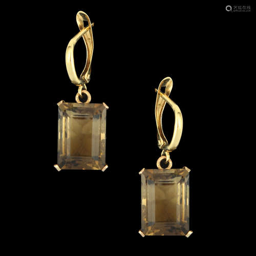 A PAIR OF 14K GOLD RETRO EARRINGS