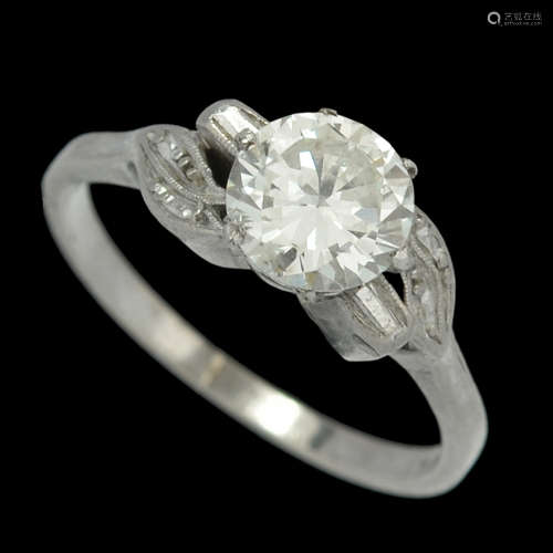 AN ART-DECO 18K WHITE GOLD AND PLATINUM RING