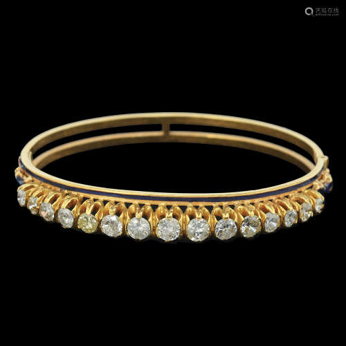 A STIFF 18K GOLD BRACELET