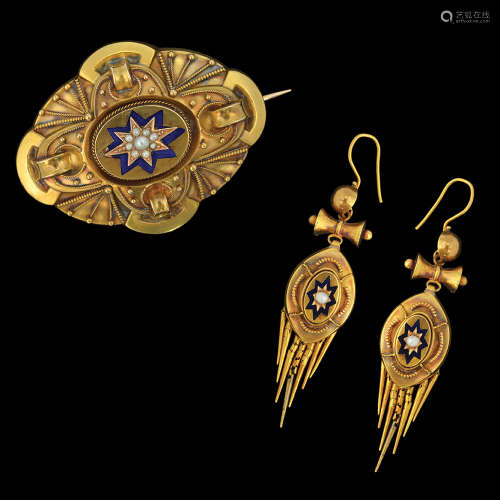 AN 18K GOLD VICTORIAN EARRINGS AND PIN SET