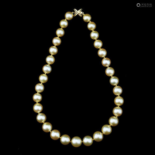 A SOUTH SEA PEARL NECKLACE