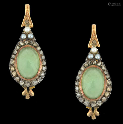 A PAIR OF ANTIQUE 18K GOLD AND SILVER EARRINGS