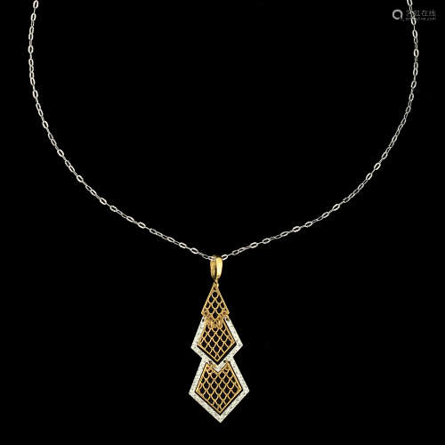 AN 18K WHITE AND YELLOW GOLD PENDANT