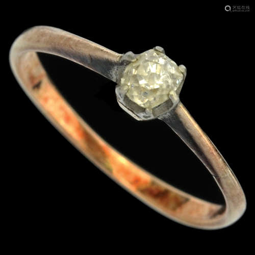 AN ANTIQUE ROSE GOLD RING