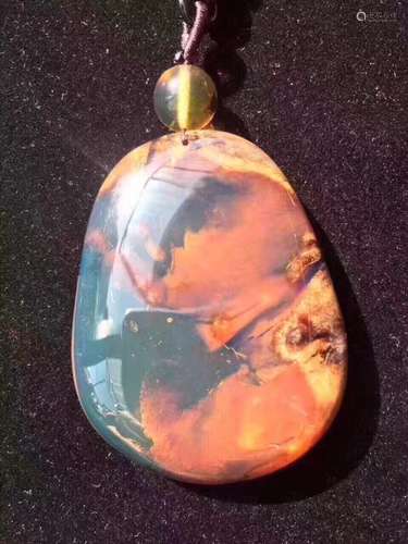 A AMBER PENDANT FROM MYANMAR