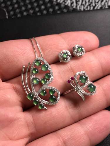 THREE PIECES OF JADEITE JEWELRY SET