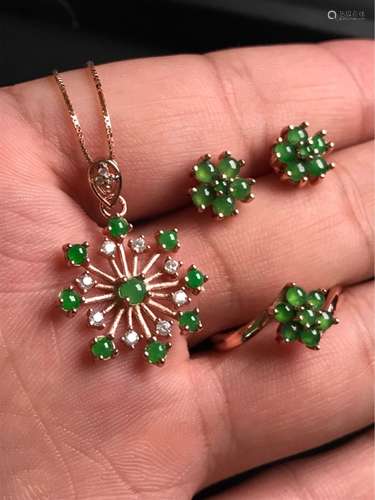 THREE PIECES OF JADEITE JEWELRY SET