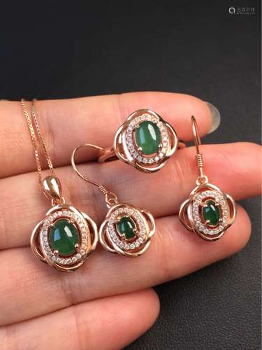 THREE PIECES OF JADEITE JEWELRY SET