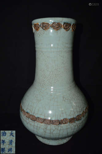 A GEYAO VASE WITH TONGZHI MARK