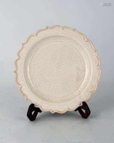 DING KILN DRAGON PATTERN FLORAL-RIM PLATE