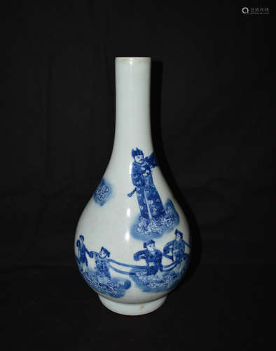 A BLUE AND WHITE VASE