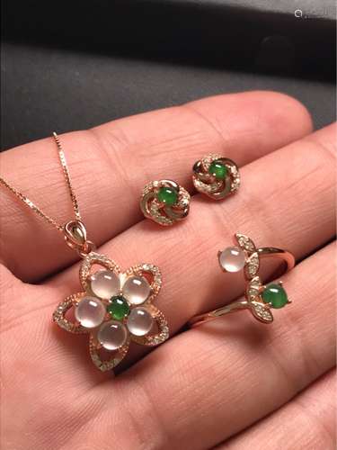 THREE PIECES OF JADEITE JEWELRY SET