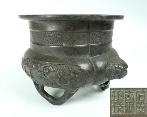 BRONZE TRIPOD CENSER WITH MARK