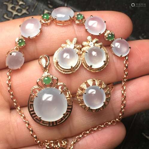 FOUR PIECES OF JADEITE JEWELRY SET