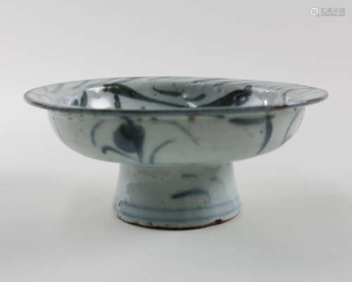 BLUE & WHITE STEM DISH