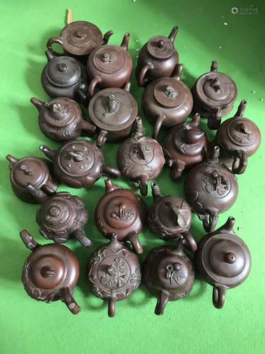 21 PIECES OF ZISHA TEAPOTS