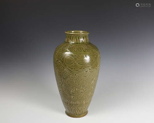 YAOZHOU CELADON MEI VASE