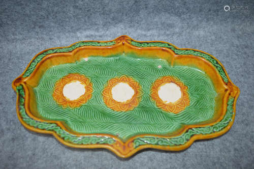 A SANCAI FLORAL-RIM PLATE