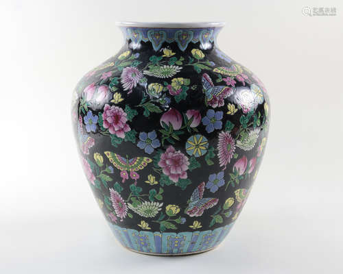 FAMILLE-ROSE FLORAL&BUTTERFLY PATTERN JAR