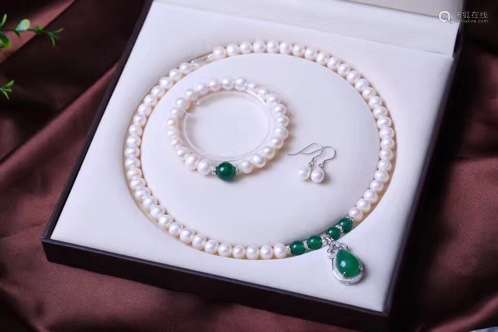 THREE PIECES OF PEARL SET