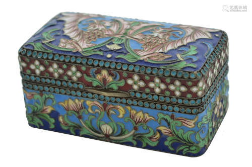 A RUSSIAN SILVER AND CLOISONNE ENAMEL SNUFF/PILL BOX