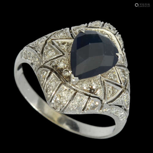 AN ART-DECO 14K WHITE GOLD RING