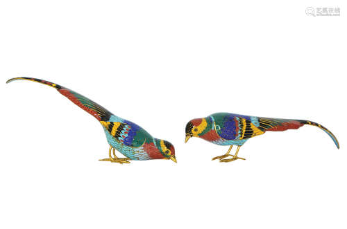 A PAIR OF CHINESE CLOISONNE ENAMEL BIRDS