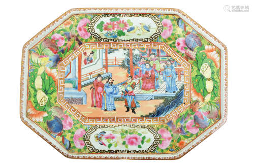 A CHINESE FAMILLE ROSE PORCELAIN PLATTER