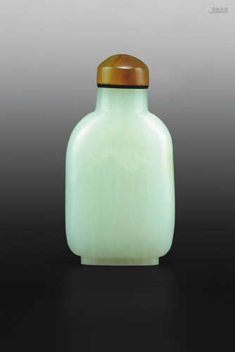 Hetian White Jade Snuff Bottle, Late Qing