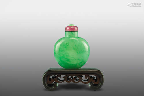 Jadeite Snuff Bottle, Mid-Qing Dynasty