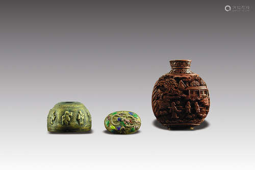 Carved Lacquer Snuff Bottle, a set of three