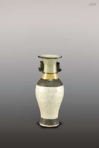 Ge-type Handled Vase