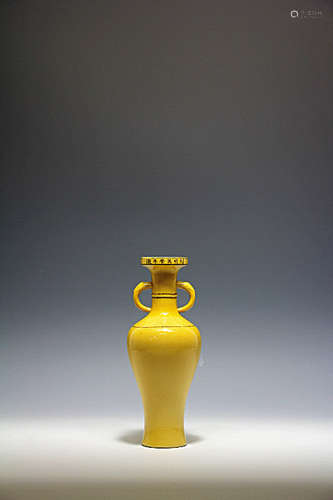 Yellow-glazed Two-handles Vase, Mark of Wanli