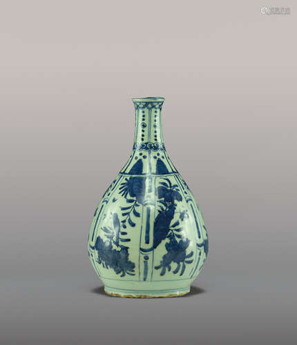 Blue and White Meiping, Ming Dynasty