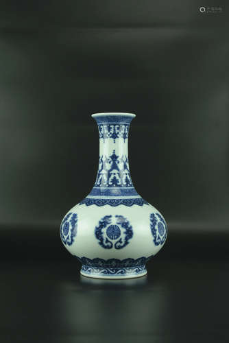 Blue and White Bottle Vase with Qianlong Six-charater