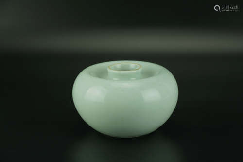 'Apple' Waterpot with Qianlong Six-character Mark