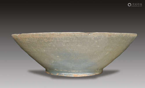 Yue Kiln Floral-Rim Bowl, Song Dynasty