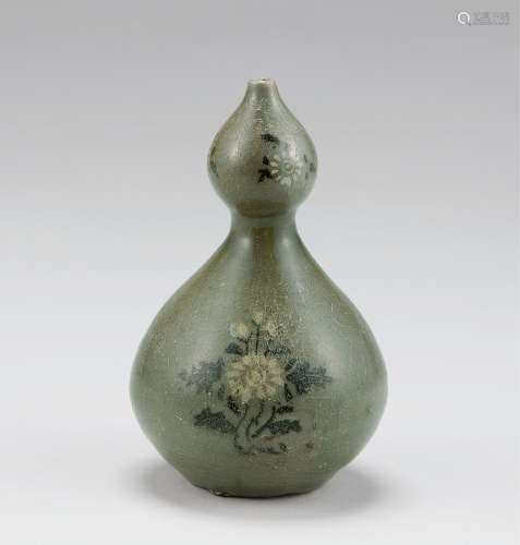 12世纪 高丽青磁嵌黑白花葫芦瓶