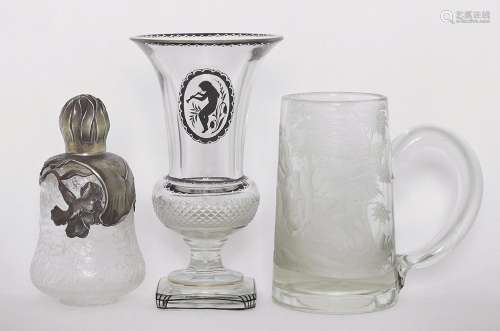 A GROUP OF THREE GLASS ITEMS