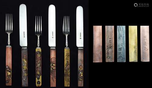 A SET OF JAPANESE KOZUKA MOUNTED SILVER DESSERT FLATWARE