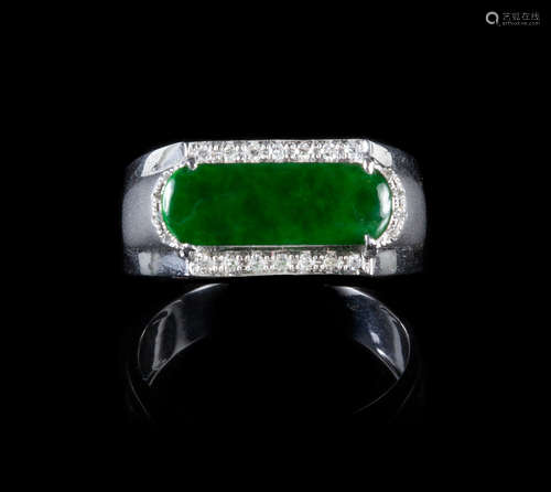 A Jadeite and 18K White Gold Mounted Ring