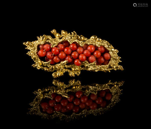 A Coral and 18K Gold Mounted Brooch