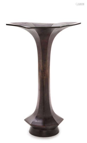 A Bronze Usubata Flower Vase