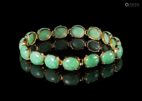 A Jadeite and 14K Gold Mounted Bracelet