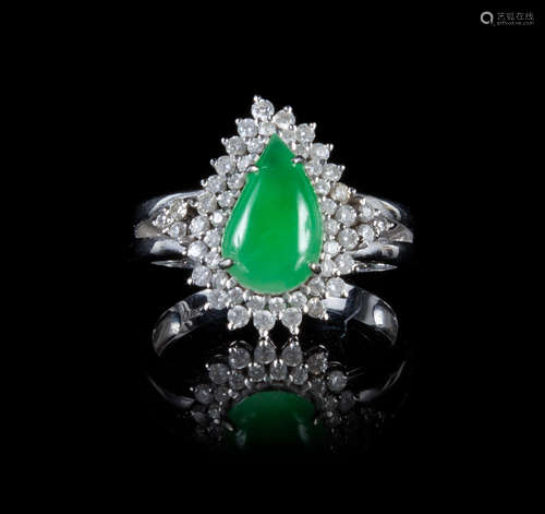 A Jadeite and 18K White Gold Mounted Ring