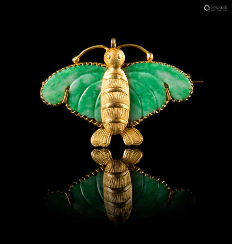 A Jadeite and Gold Mounted 'Butterfly' Brooch Length 1 1/2 inches.