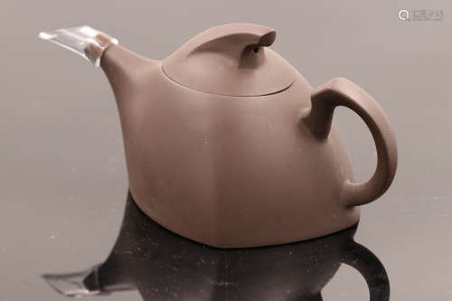 Chinese Yixing Glay Teapot （damage on spout）