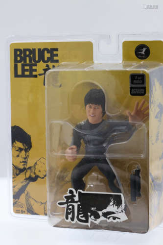 A Special Limited Edition Bruce Lee Figures(1 of 500)W:22cm H:25cm(with box)