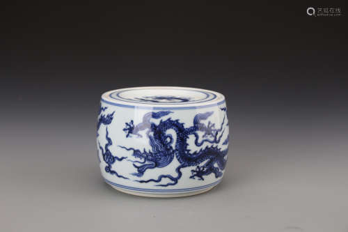 Chinese Blue and White Cricketpot Painted with Dragons Marked 