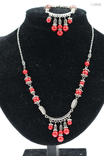 A Set of Silver Necklace and Bracelet